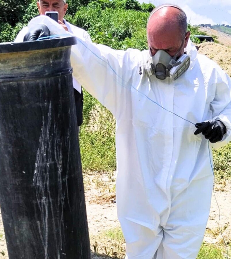Técnico de Otecnagua con equipo de protección en campo