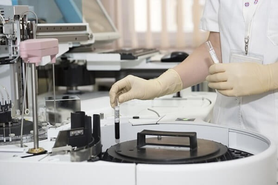 Análisis de muestras en el laboratorio de Otecnagua